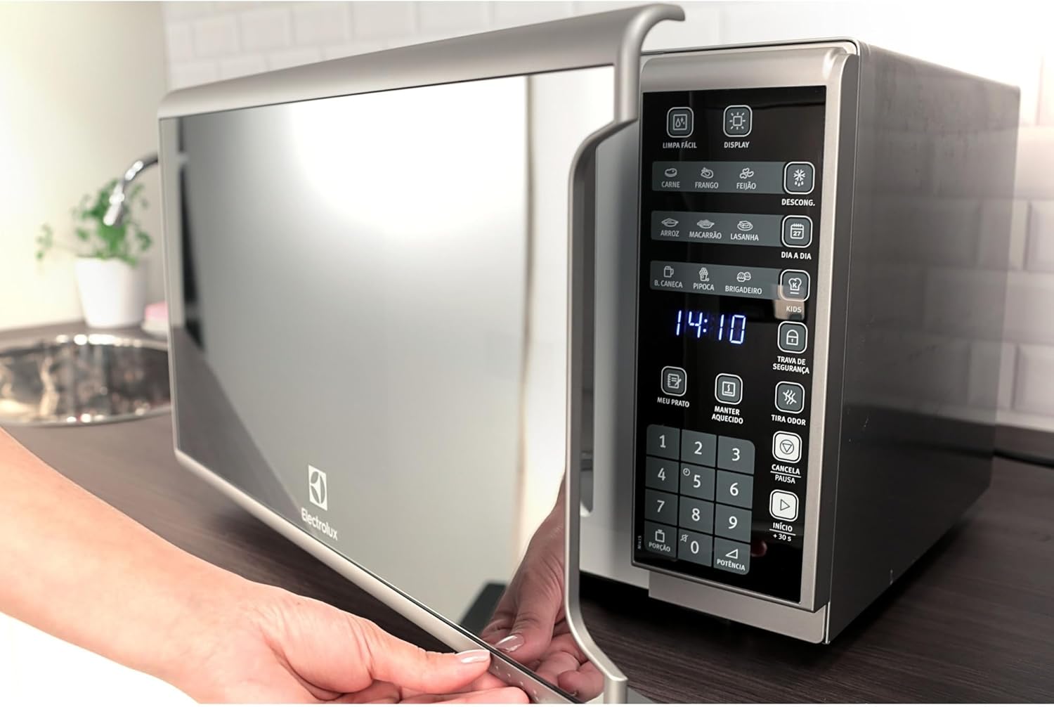 Microondas 31L Inox Espelhado com Painel Integrado e Função Tira Odor Electrolux MI41S
